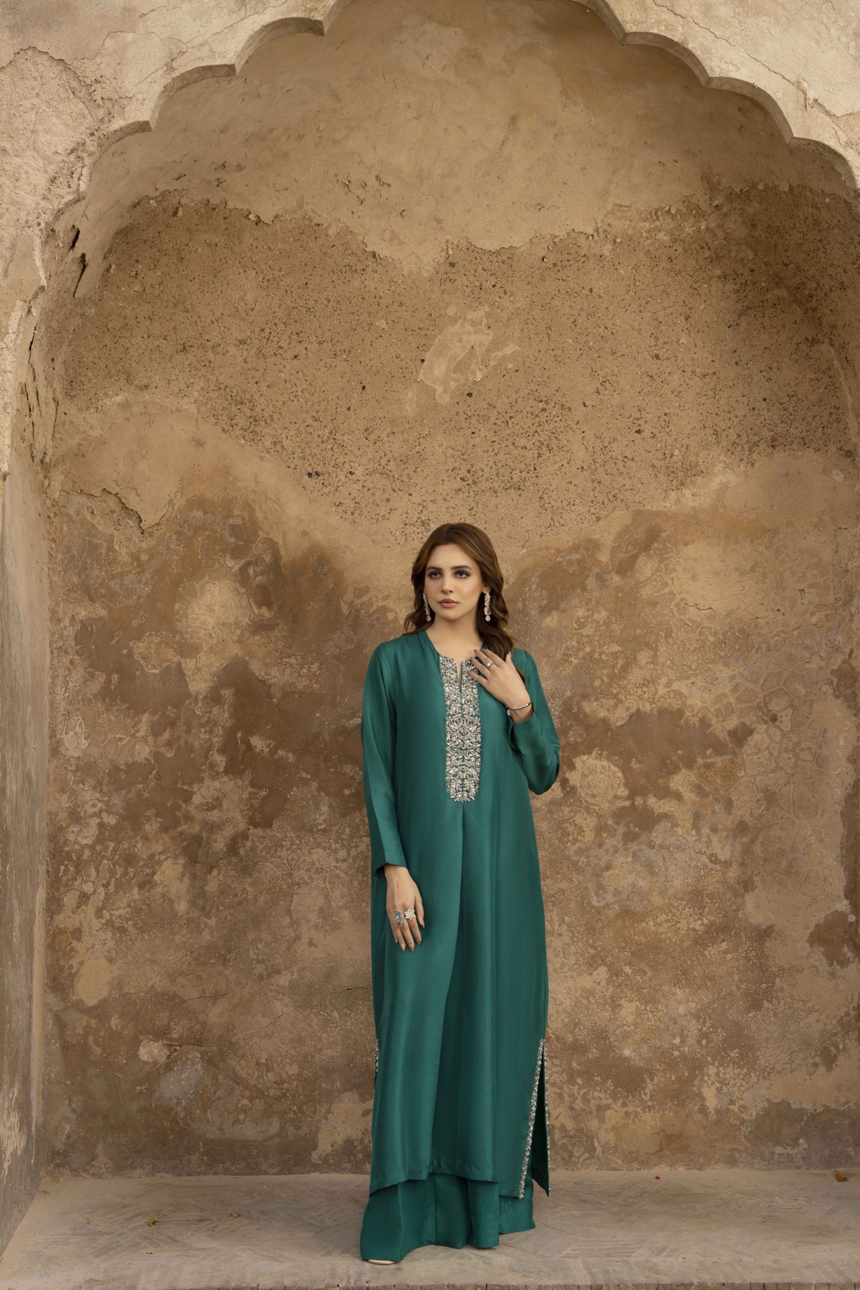 Emerald Veil – Whisper of Royalty