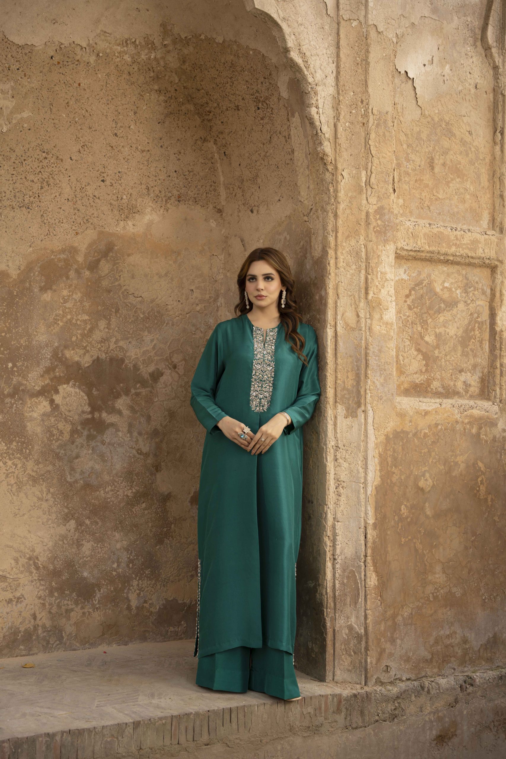 Emerald Veil – Whisper of Royalty - Image 6