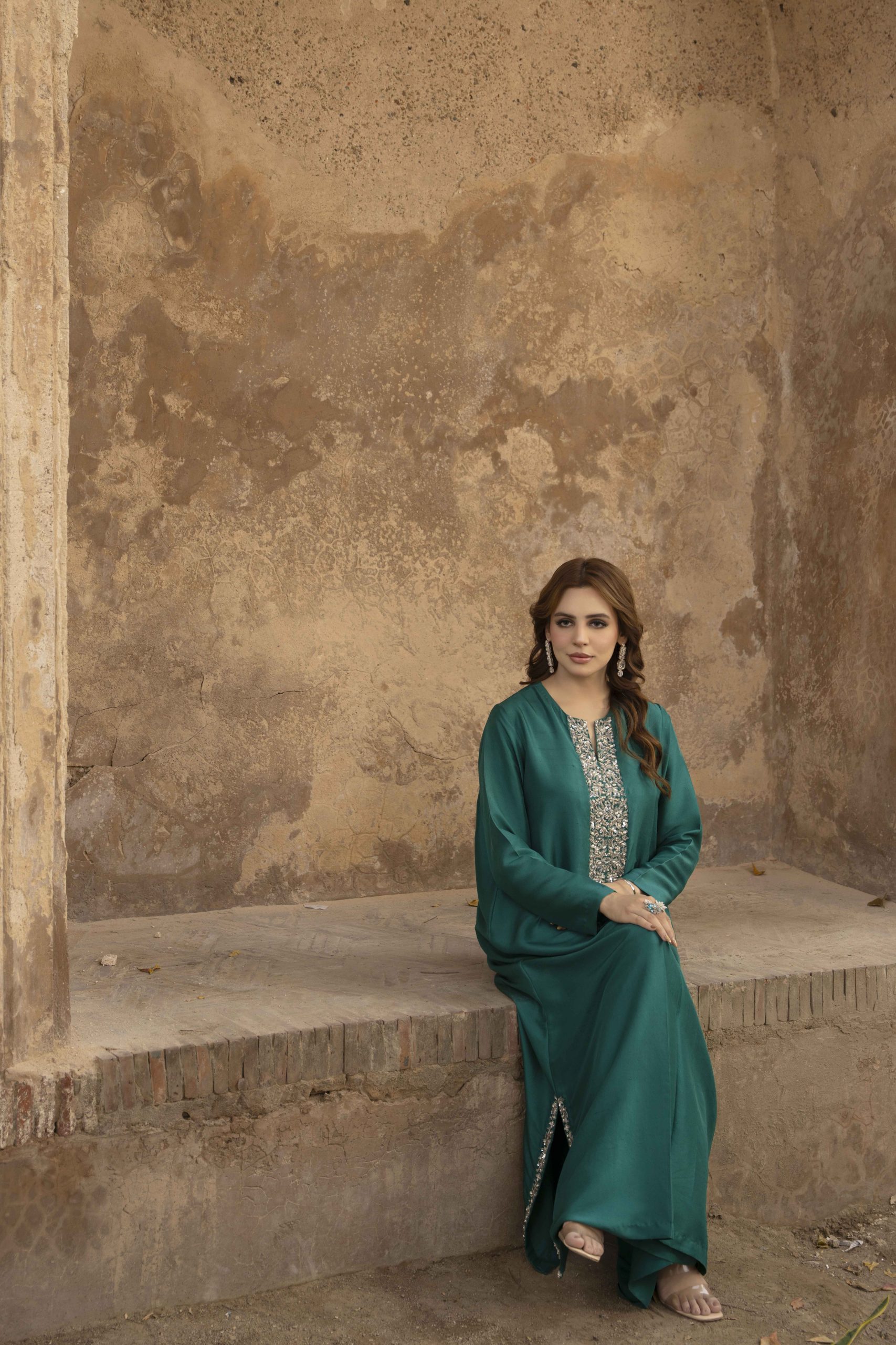 Emerald Veil – Whisper of Royalty - Image 5