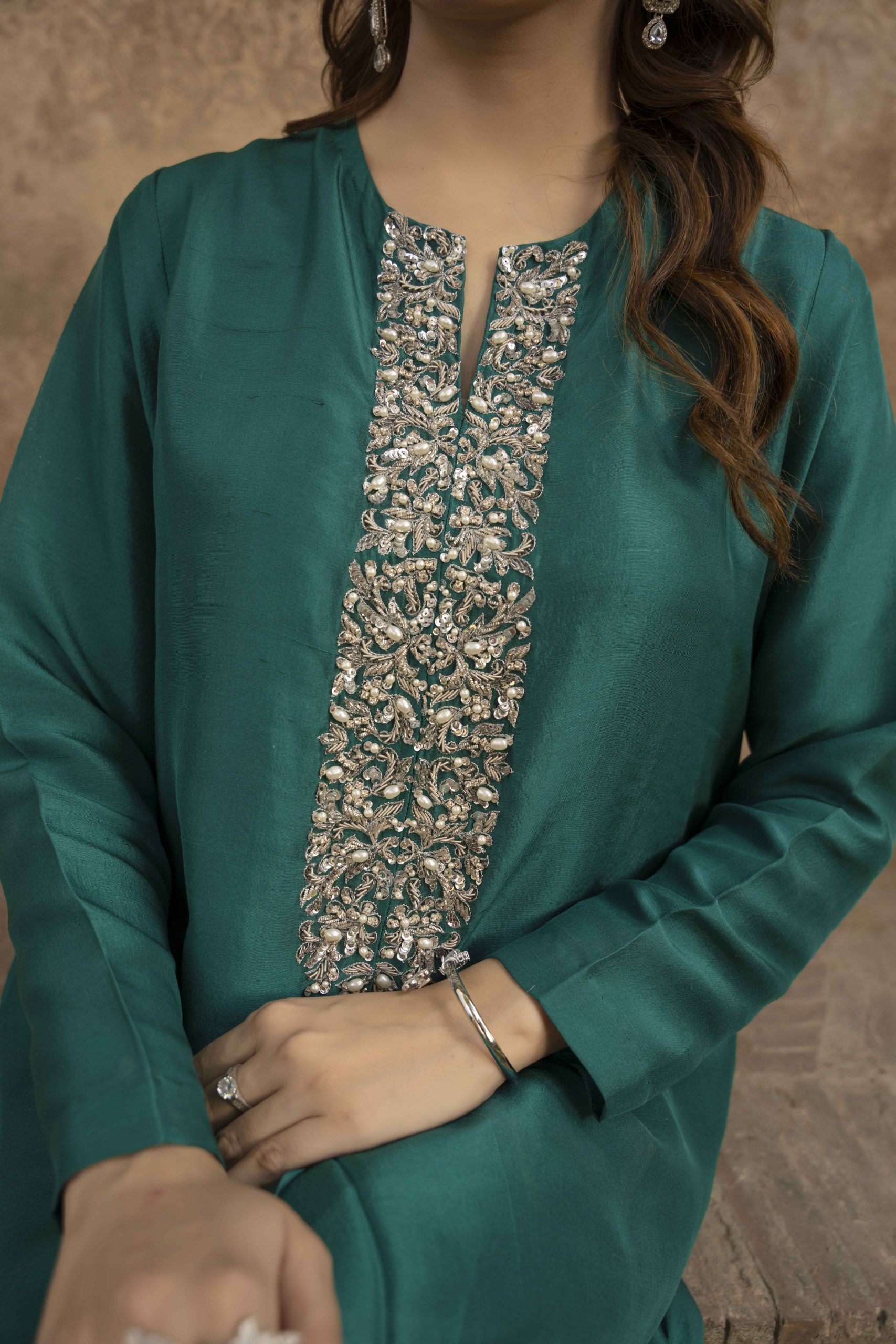 Emerald Veil – Whisper of Royalty - Image 7