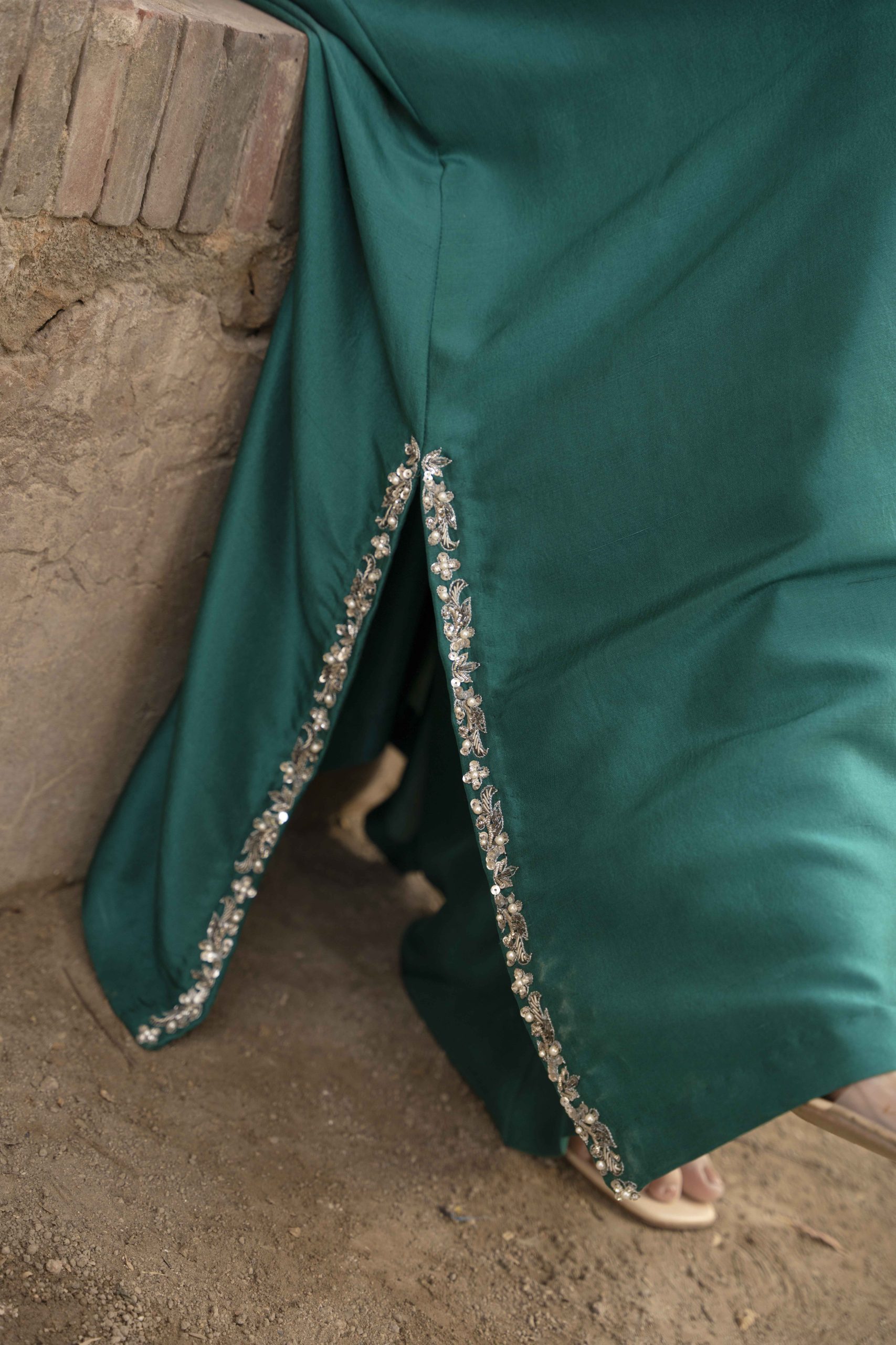 Emerald Veil – Whisper of Royalty - Image 4